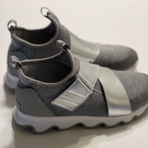 Sorel Kinetic sneakers in Silver size 6.5